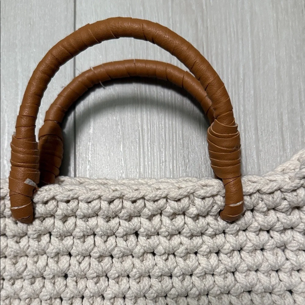 Women’s Elegant Cream Woven Tote Bag approx 28 x 7” - Picture 6 of 8